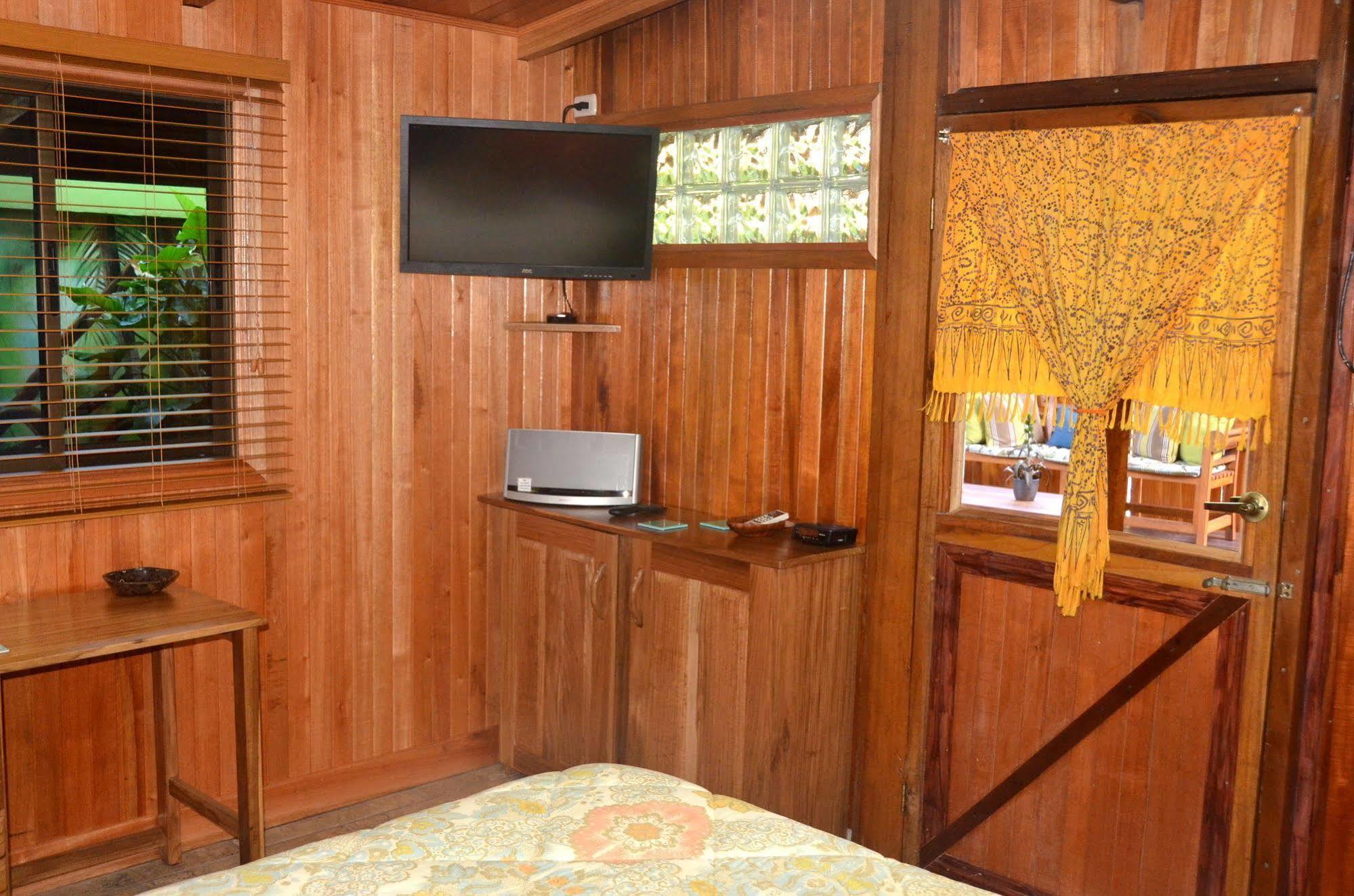 Physis Caribbean Bed & Breakfast Puerto Viejo de Talamanca Exterior photo